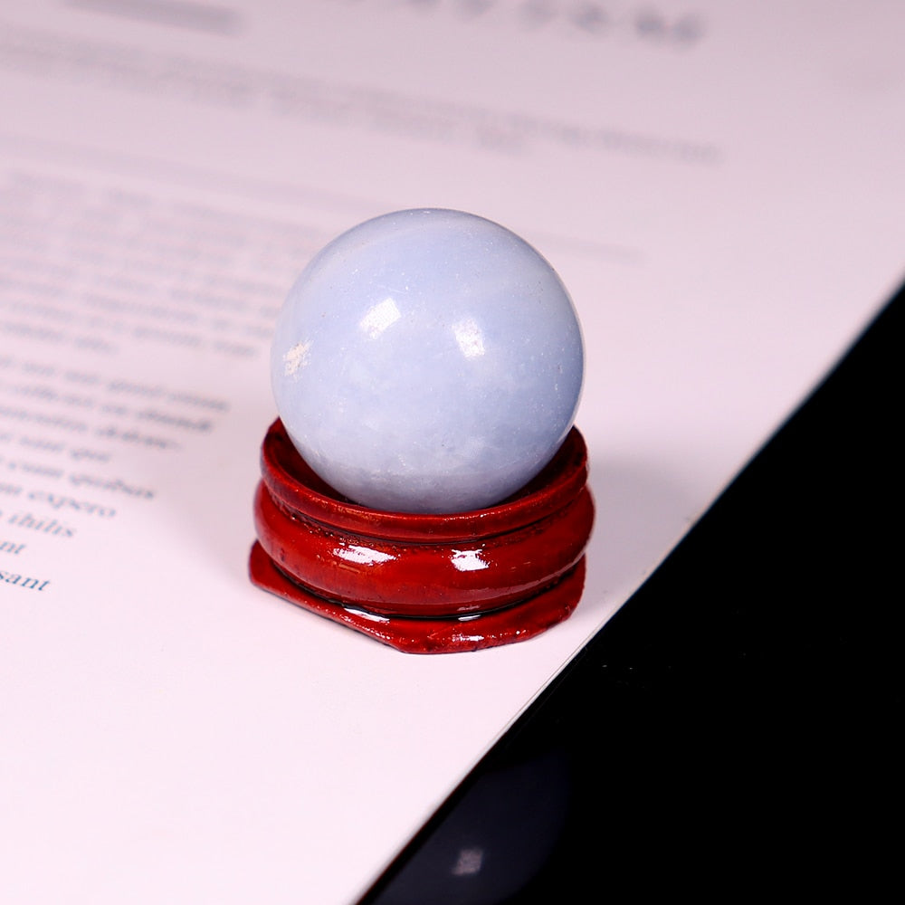 Sphère de guérison en cyanite bleue pour le chakra de la gorge
