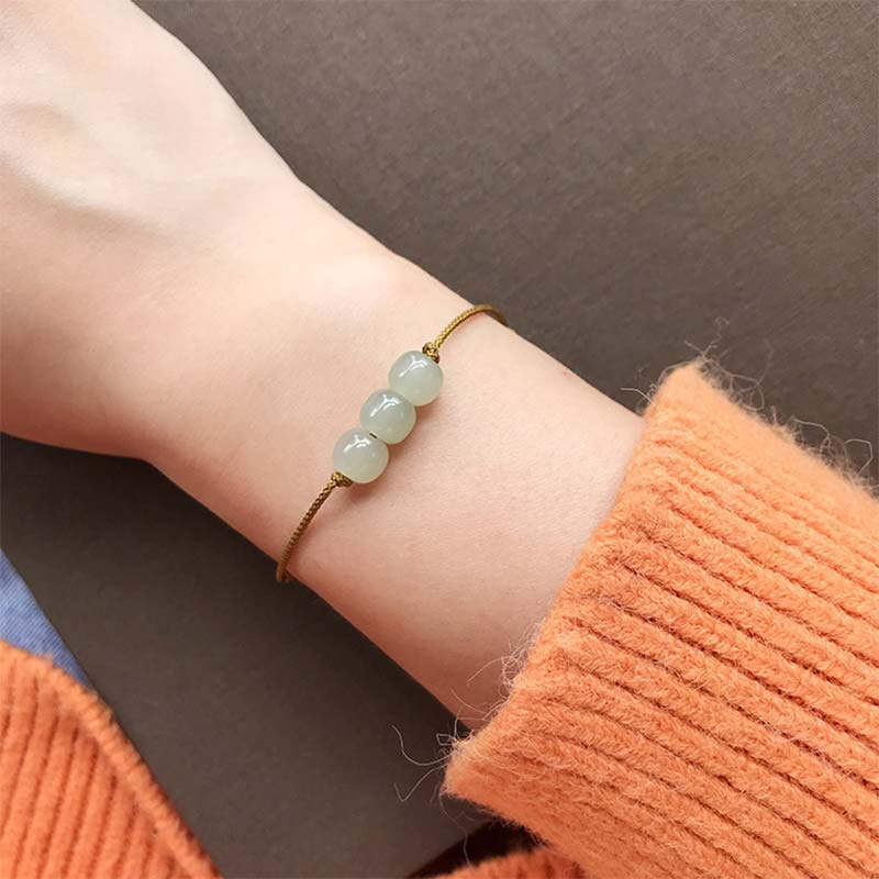 Bracelet porte-bonheur en jade à trois perles tissées