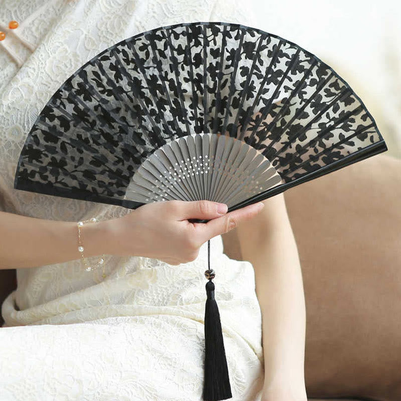 Éventail chinois pliable rétro en bambou et soie avec feuilles et fleurs