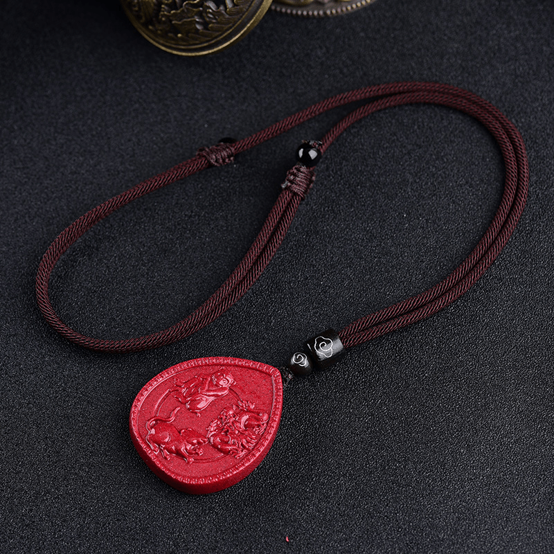 Collier du zodiaque chinois en cinabre avec pendentif de bénédiction