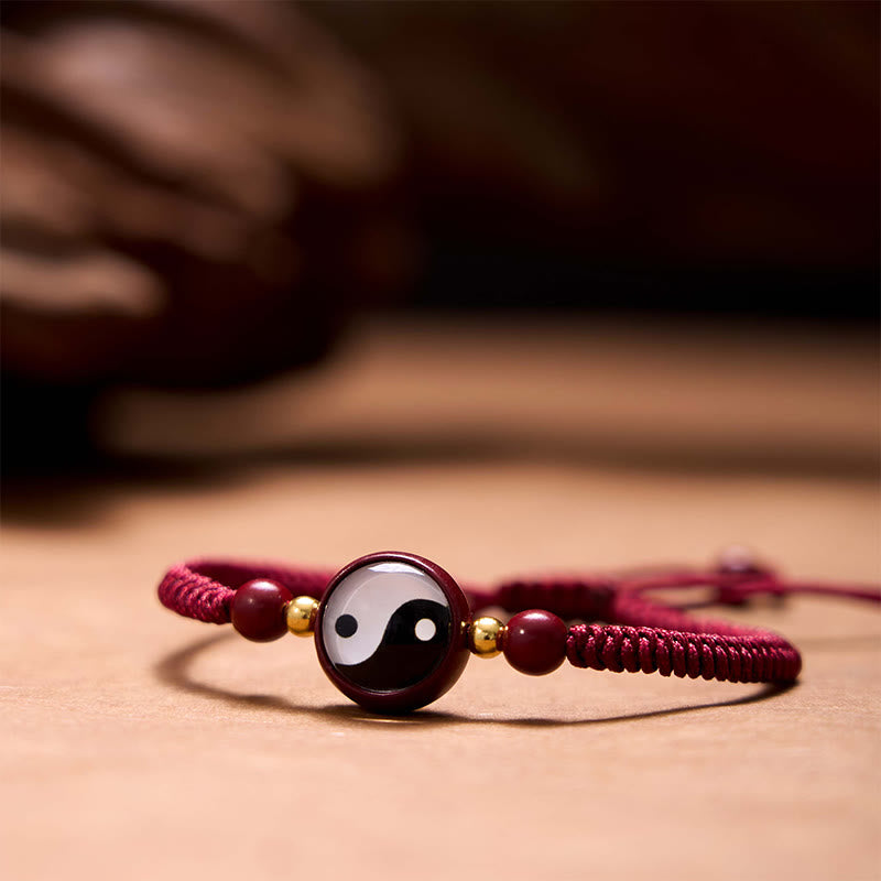 Bracelet Yin Yang en fil rouge cinabre pour la chance et l'équilibre