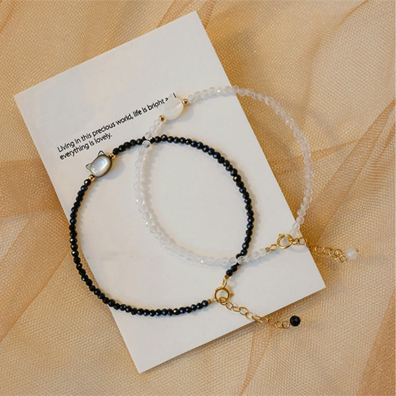 Bracelet en quartz transparent avec cristal blanc et breloque chat guérisseur plaquée or 14 carats