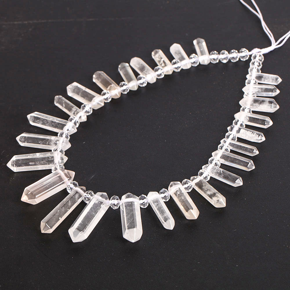 Chaîne de pointes en cristal de quartz transparent pour l'équilibre des chakras