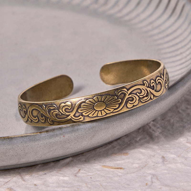 Bracelet manchette en cuivre avec marguerite et vigne pour prendre soin de soi et porter chance