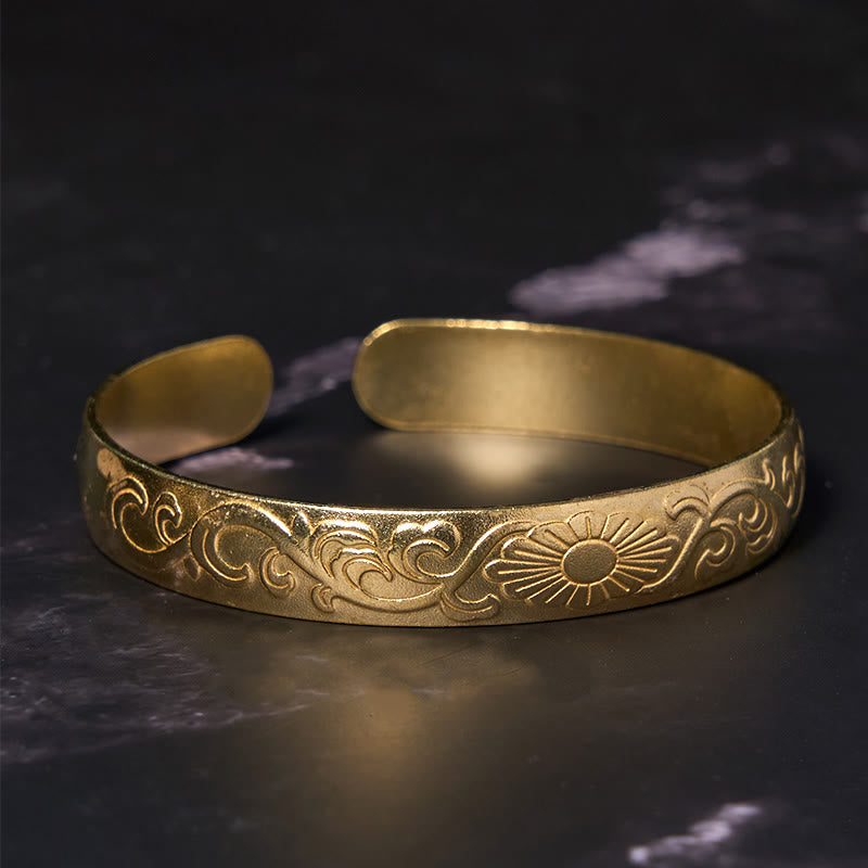 Bracelet manchette en cuivre avec marguerite et vigne pour prendre soin de soi et porter chance