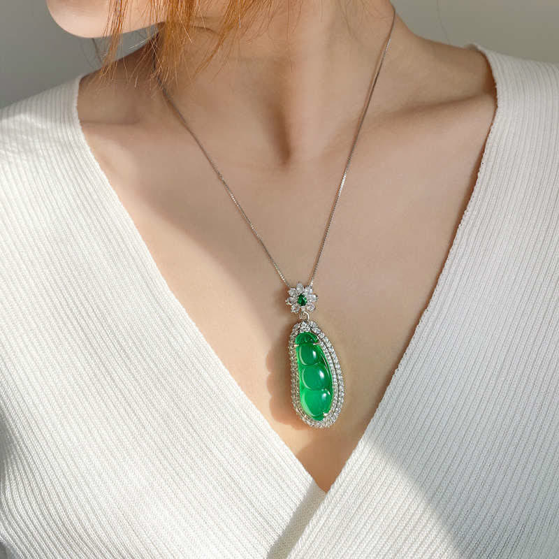 Collier pendentif porte-bonheur en jade cyan pour le succès et la guérison