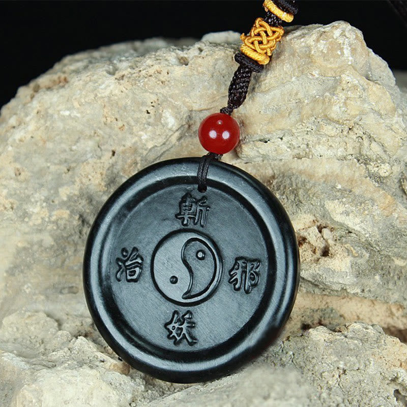 Collier Yin Yang en jade cyan pour le succès et l'harmonie