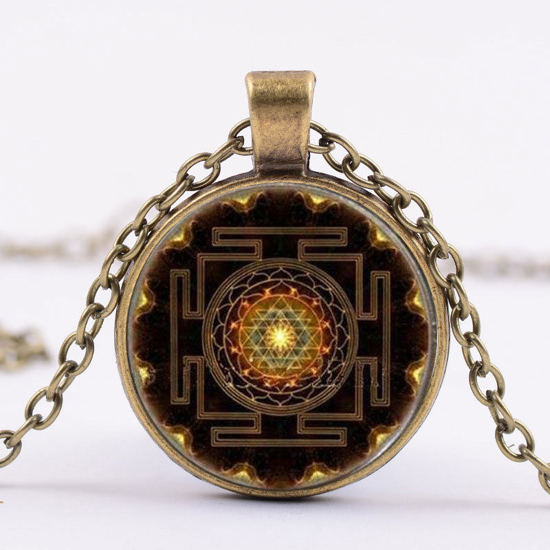 Collier spirituel en pierres précieuses du temps sacré Sri Yantra