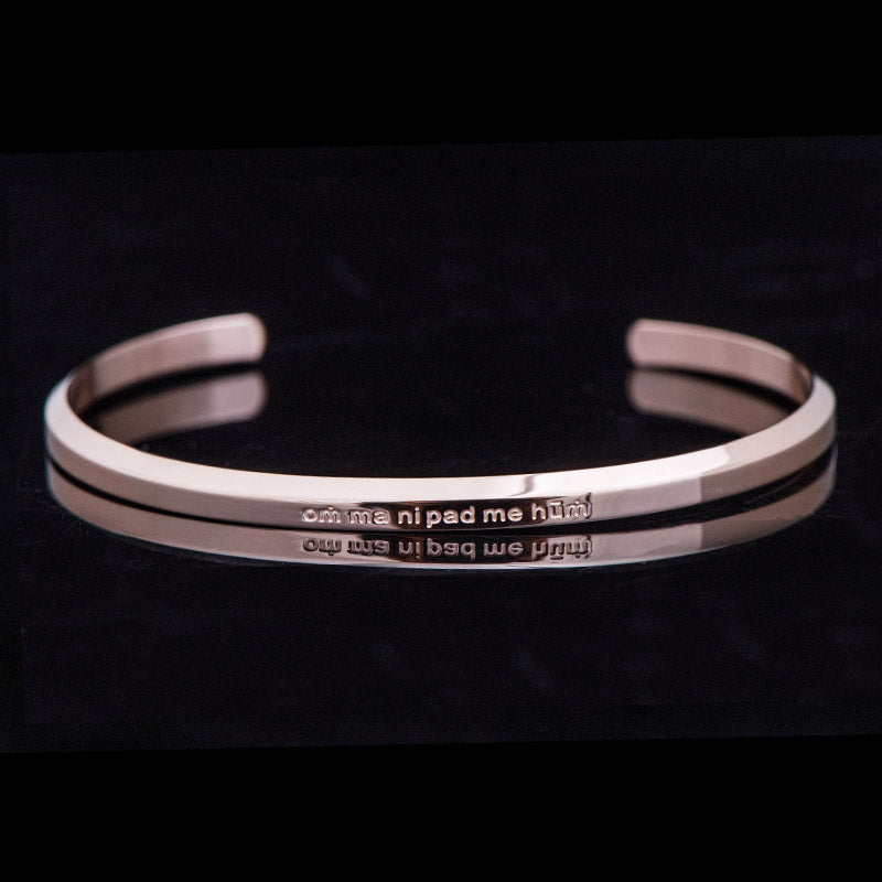 Bracelet Om Mani Padme Hum en acier titane avec six mots vrais