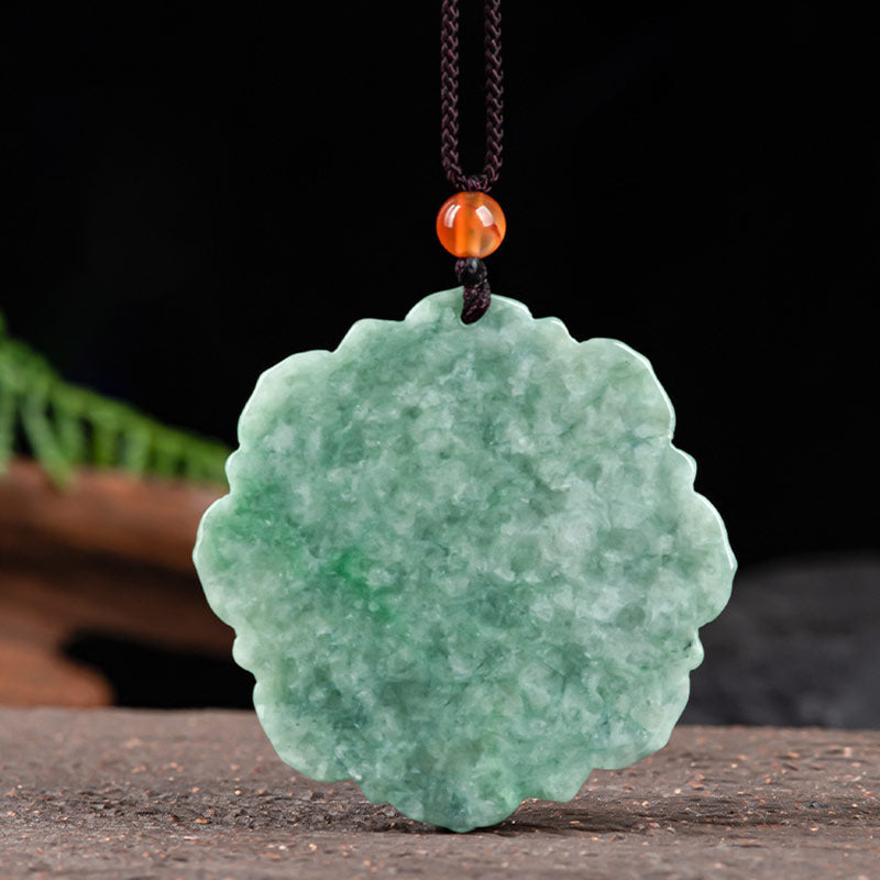 Collier en jade à motif de lotus pour la chance et la prospérité
