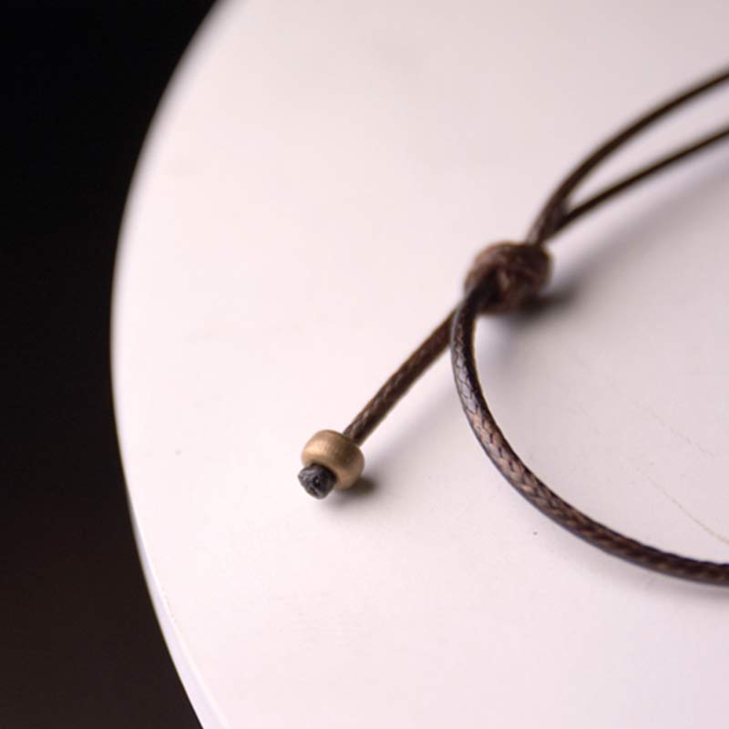 Collier Cercle Zen en Bois d'Ébène pour l'Illumination et le Calme