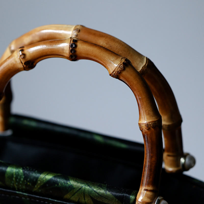 Sac à main en bambou avec motif papillon et poisson koï et poignées en jade