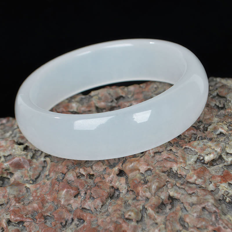 Bracelet jonc en jade et soie dorée 58 mm pour la richesse et la chance