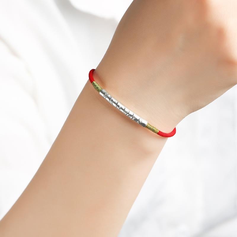 Bracelet porte-bonheur en argent et fil rouge Om Mani Padme Hum