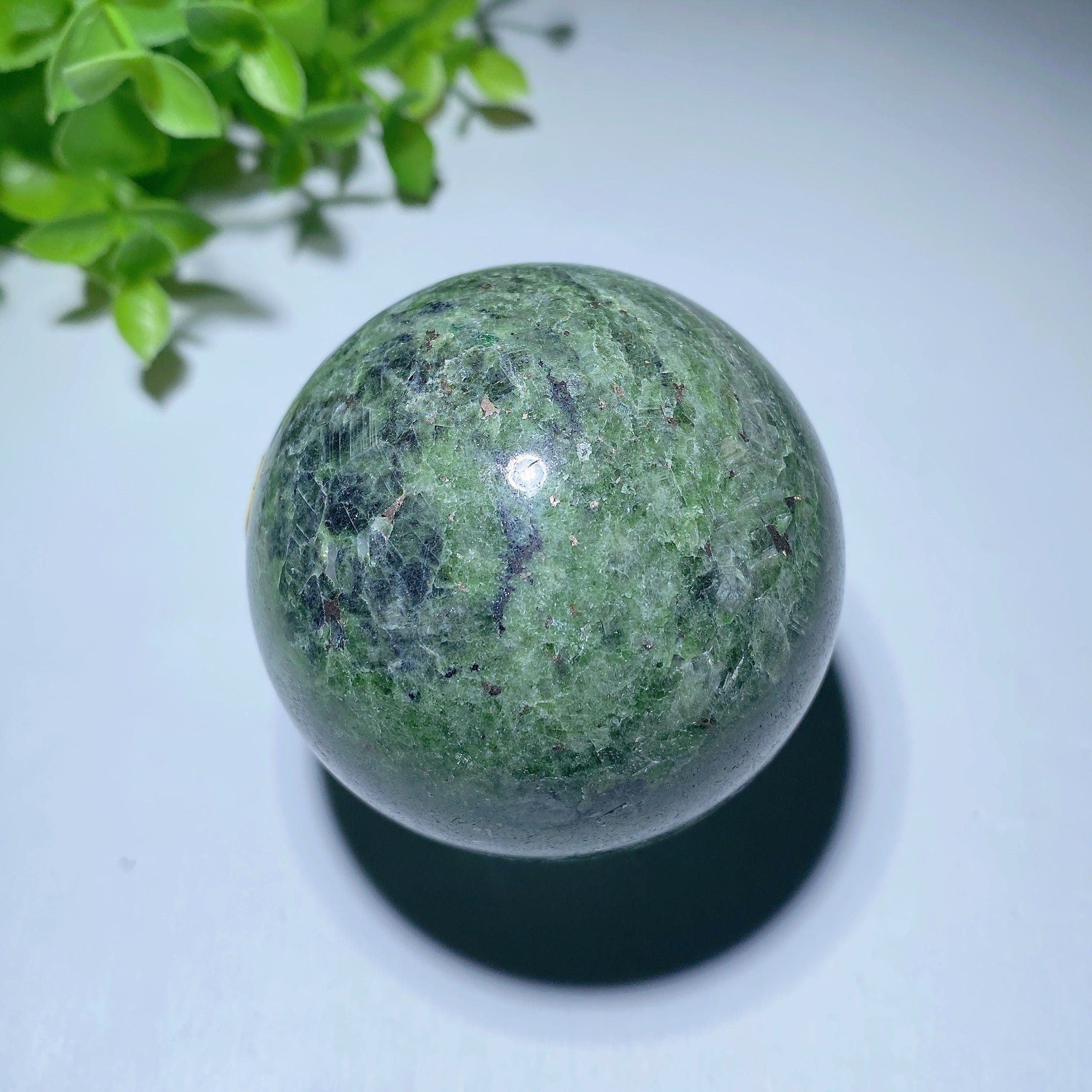 Sphère de cristal de diopside 2"-4" Orbe de guérison