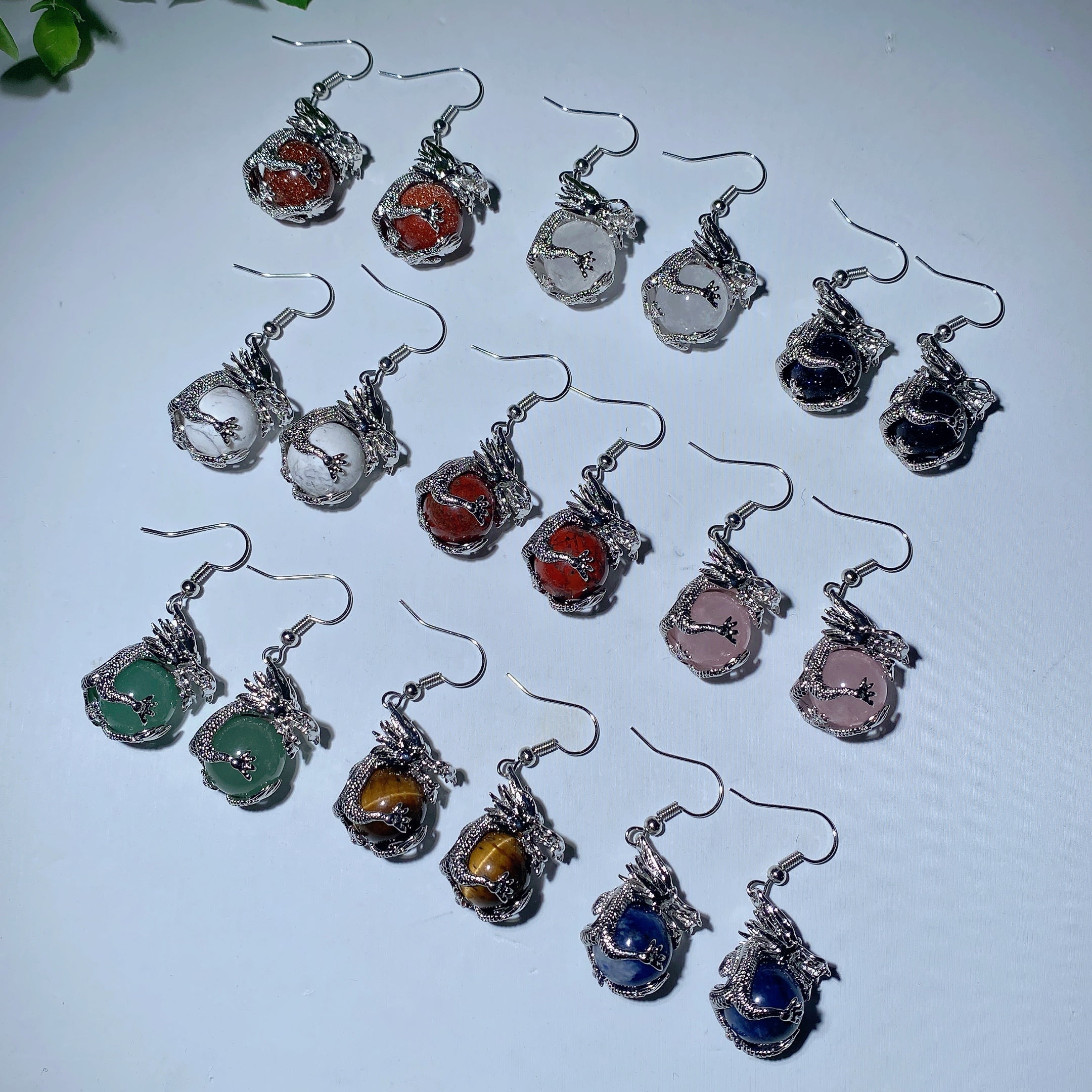 Boucles d'oreilles dragon avec cristaux mélangés | Bijoux de guérison