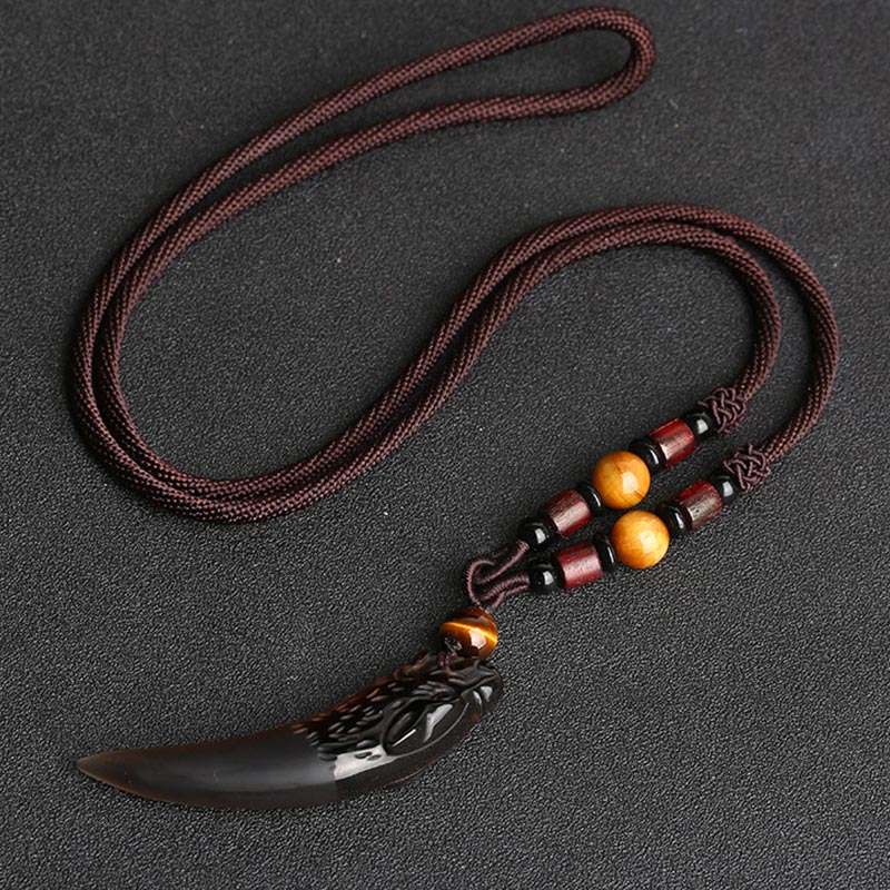 Grand collier courageux à motif de dents de loup en obsidienne glacée