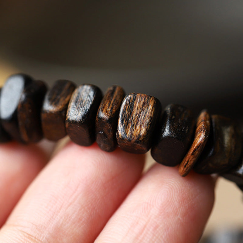 Bracelet d'équilibre en agate rouge et bois d'agar pour la méditation et la paix