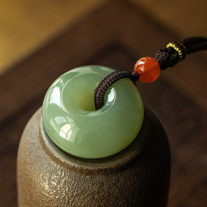 Collier porte-bonheur en jade gris naturel | Pendentif paix et prospérité