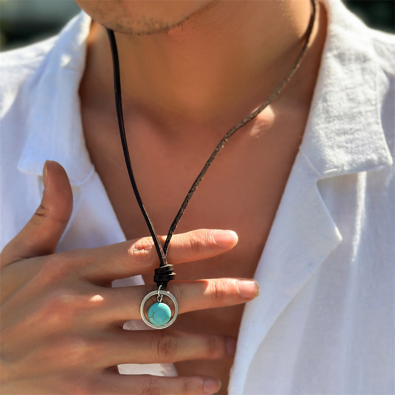 Collier pendentif rond turquoise avec symbole de force de protection