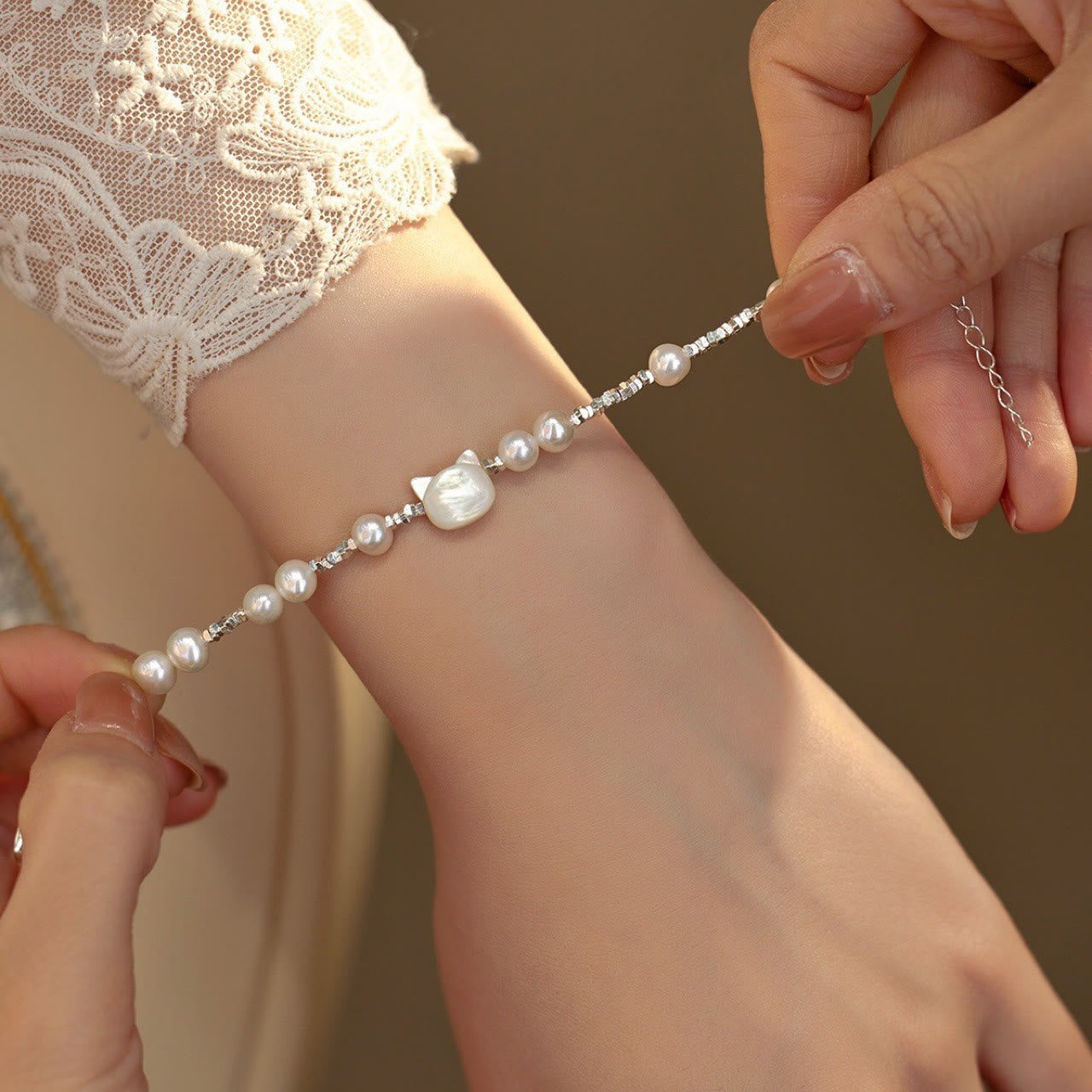 Bracelet de guérison en perles et tête de chat avec pierre Tridacna et chaîne en argent