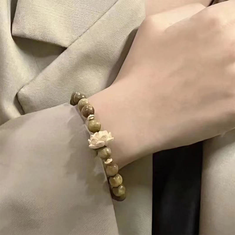 Bracelet apaisant en bois de santal vert et lotus pour la tranquillité et la paix