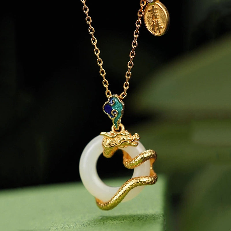 Pendentif en jade dragon doré avec boucle de paix en jade Hetian blanc