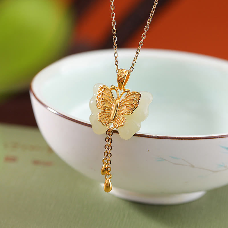 Collier avec pendentif papillon en jade blanc Hetian plaqué or et bénédiction
