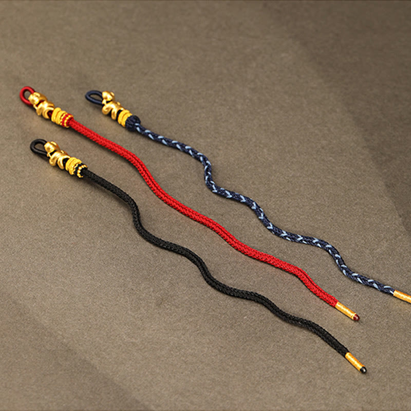 Bracelet serpent doré en fil rouge pour la force et la protection
