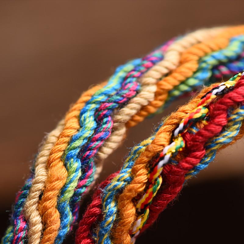 Bracelet porte-bonheur en or de la famille des Bêtes avaleuses | Cordon coloré
