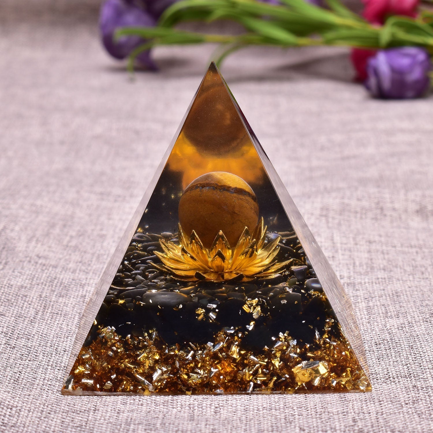 Pyramide protectrice du lotus doré