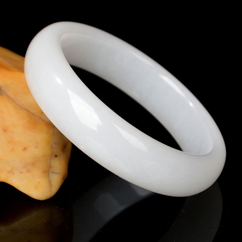 Bracelet jonc en jade et soie dorée 58 mm pour la richesse et la chance