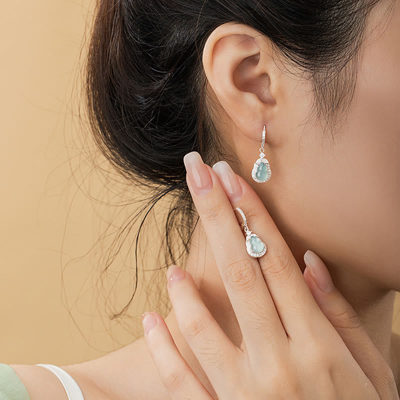 Boucles d'oreilles pendantes en jade vert pour l'abondance et la prospérité