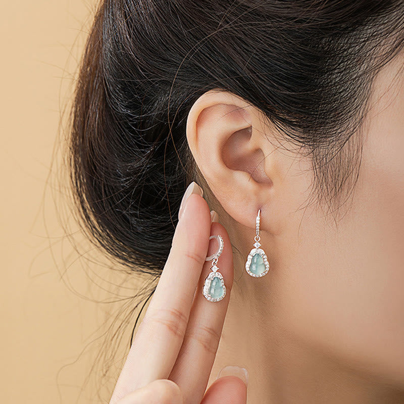 Boucles d'oreilles pendantes en jade vert pour l'abondance et la prospérité