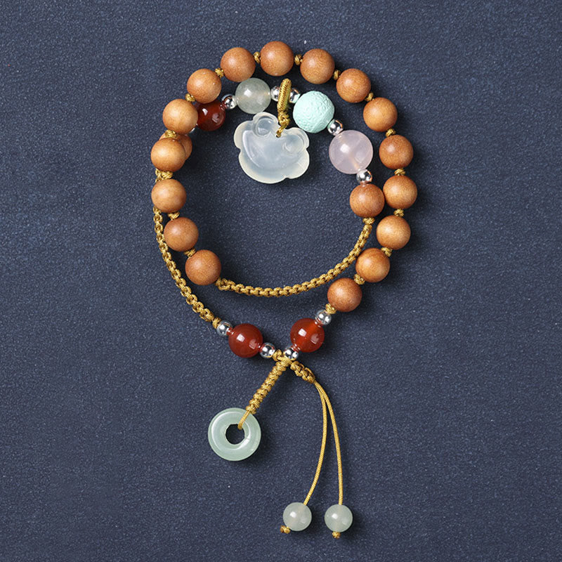 Bracelet boucle de paix en bois de santal vert et calcédoine