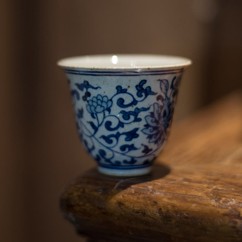 Tasse à thé en céramique de lotus en porcelaine bleue et blanche peinte à la main 100 ml