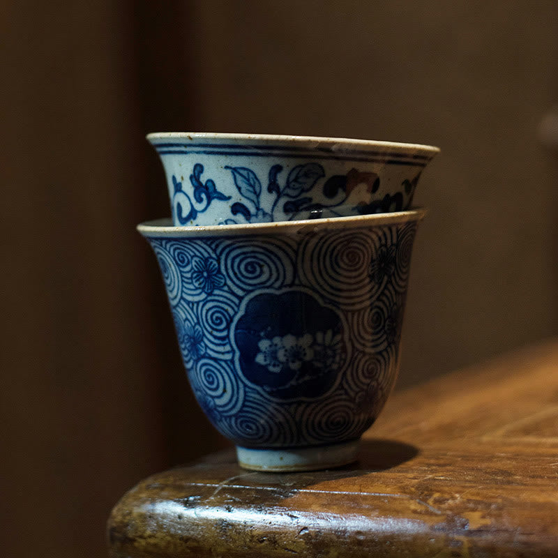 Tasse à thé en céramique de lotus en porcelaine bleue et blanche peinte à la main 100 ml