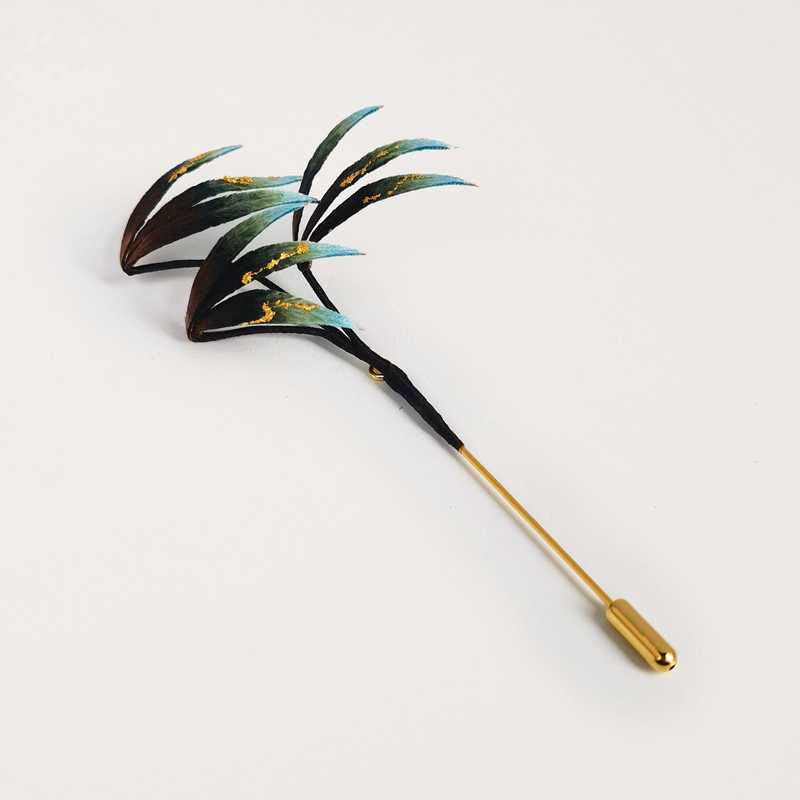 Broche fleur en velours faite à la main avec des feuilles de bambou