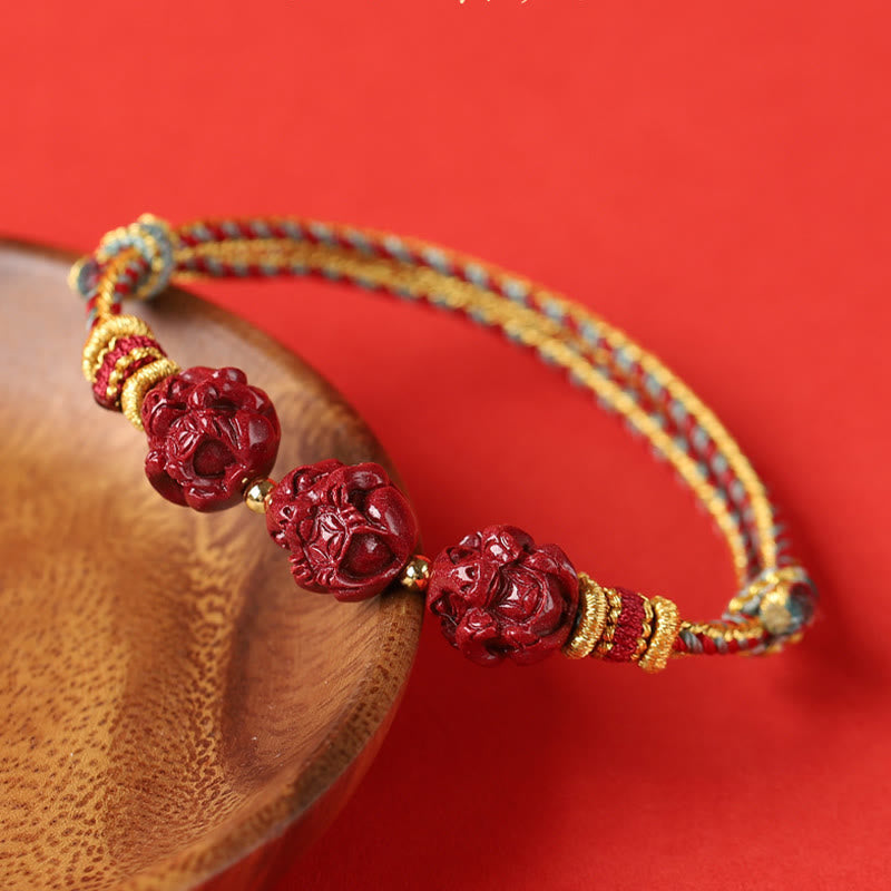 Bracelet du zodiaque chinois en cinabre fait main avec des bénédictions en fil rouge foncé