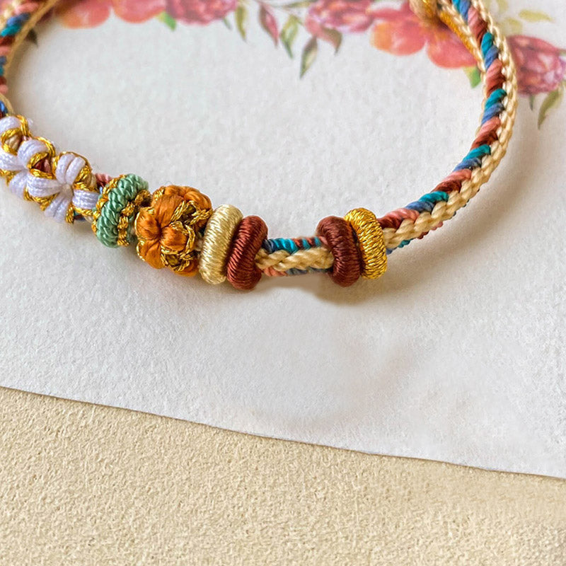 Bracelet en fil rouge à motif de fleurs de pêcher Dunhuang fait main