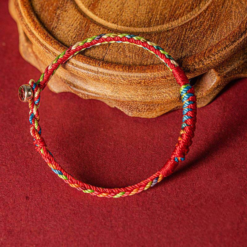 Bracelet de protection fait main en fil rouge à cinq couleurs