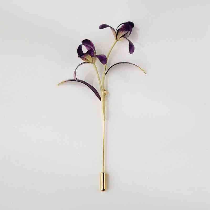 Broche en soie de mûrier faite à la main en forme de fleur d'orchidée pour une élégance spirituelle