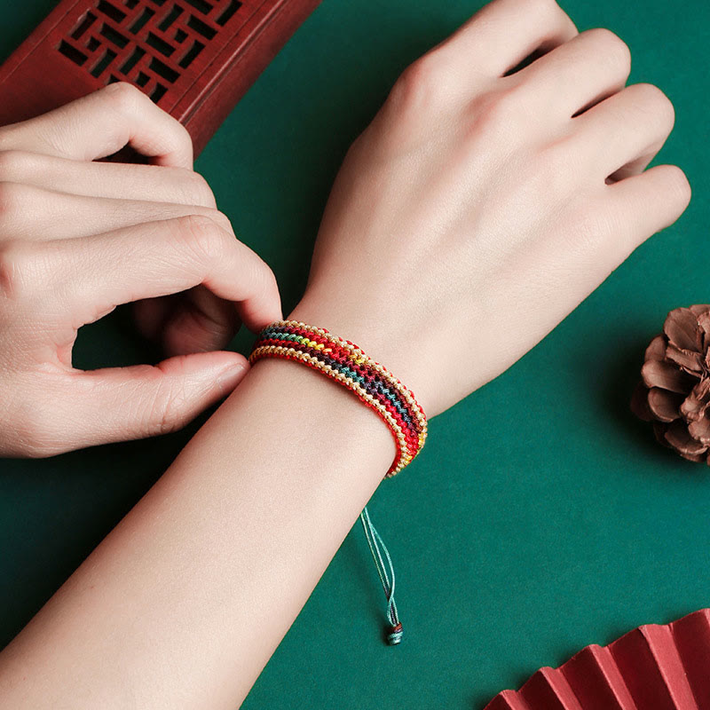 Bracelet en fil rouge multicolore fait main pour la protection et la chance