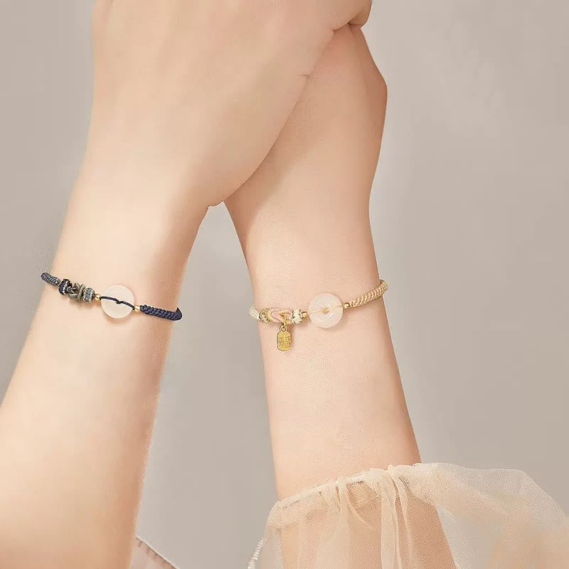 Bracelet de protection porte-bonheur en agate blanche fait main avec boucle de paix