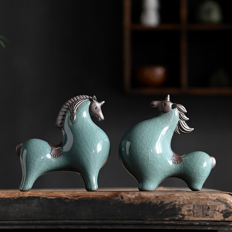 Figurine de cheval en céramique tête baissée de 11 cm pour le succès et la liberté