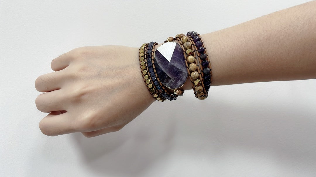 Bracelet enroulé de pierres précieuses curatives : améthyste et aventurine