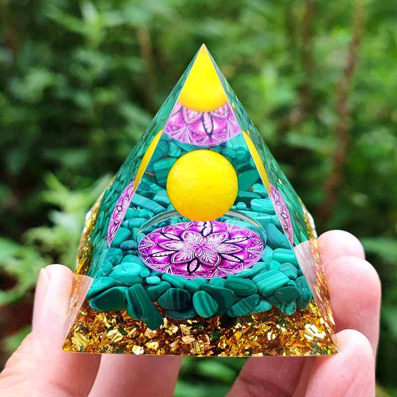 Pyramide d'orgone pour le rajeunissement du cœur