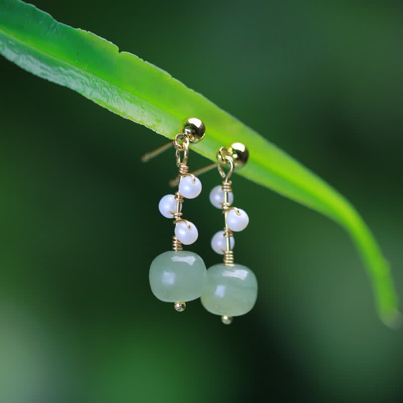 Boucles d'oreilles pendantes en jade Hetian et or 14 carats pour la prospérité et la chance