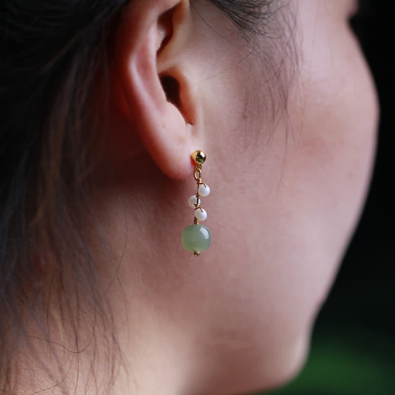 Boucles d'oreilles pendantes en jade Hetian et or 14 carats pour la prospérité et la chance