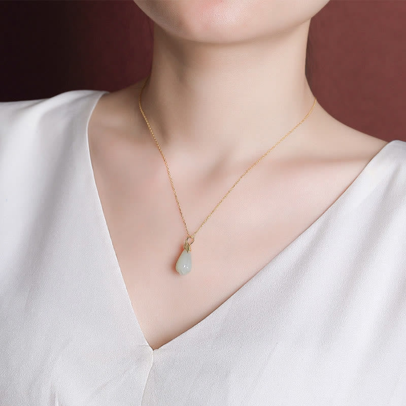 Collier en jade Hetian avec fleur de magnolia | Symbole d'abondance